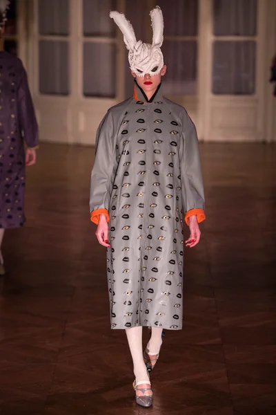 Look 3